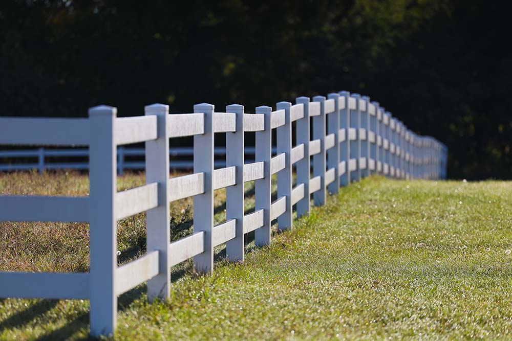 What You Need to Know About Installing a Fence in a Sloped Yard